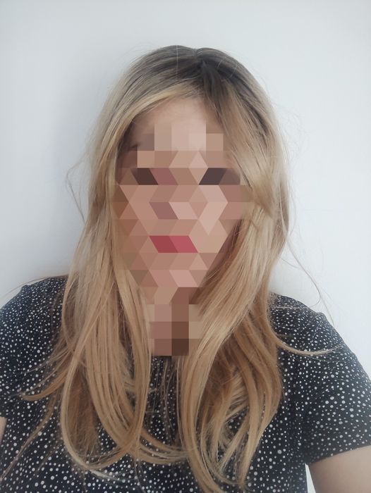 Topper blond z ciemnym odrostem jak naturalne