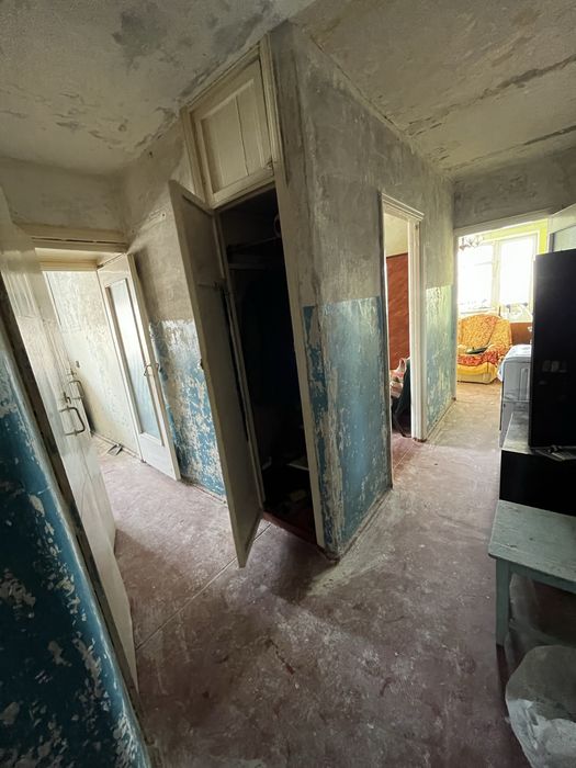 Продам 3-кімнатну квартиру під ремонт