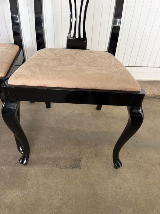 Conjunto de cadeiras e mesa
