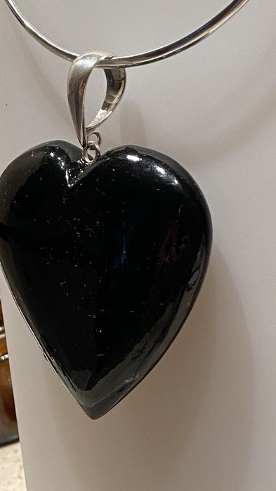 Wisior serce z bursztynu