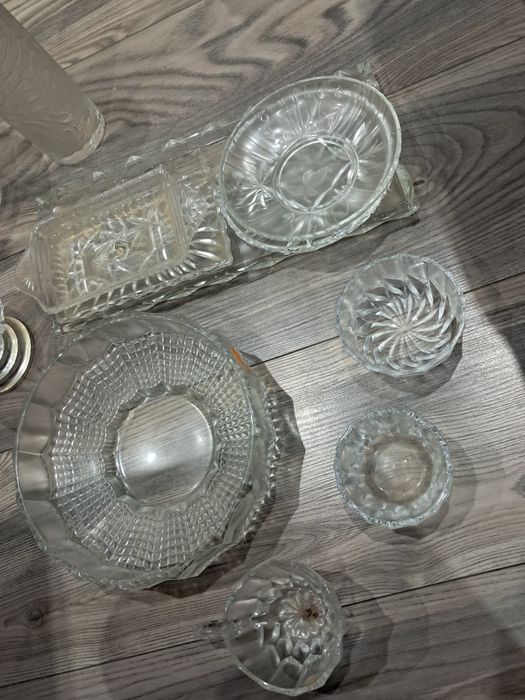 Porcelana, szkło, figurki, żyrandole, obrazy