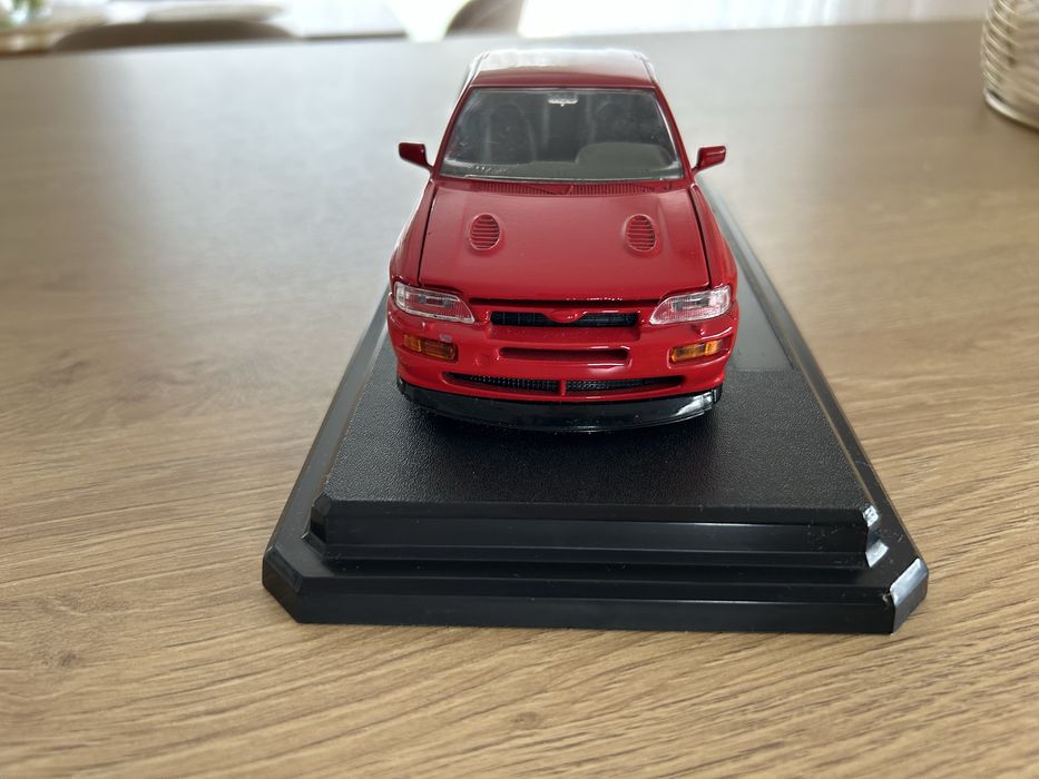 Bburago Burago model Ford Escort RS Cosworth 1:24