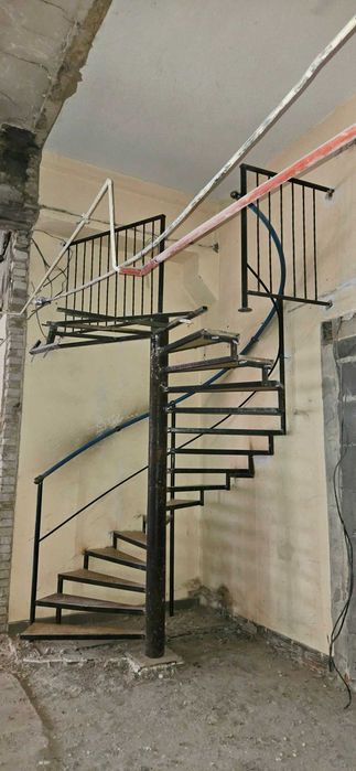 Schody spiralne kręcone przemysłowe/warsztatowe