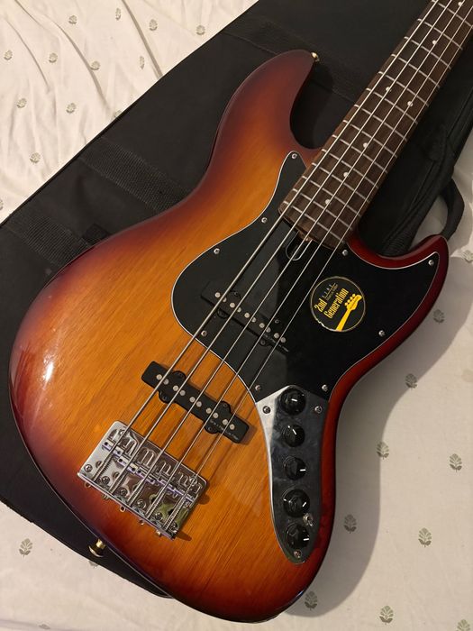 Baixo Marcus Miller V2