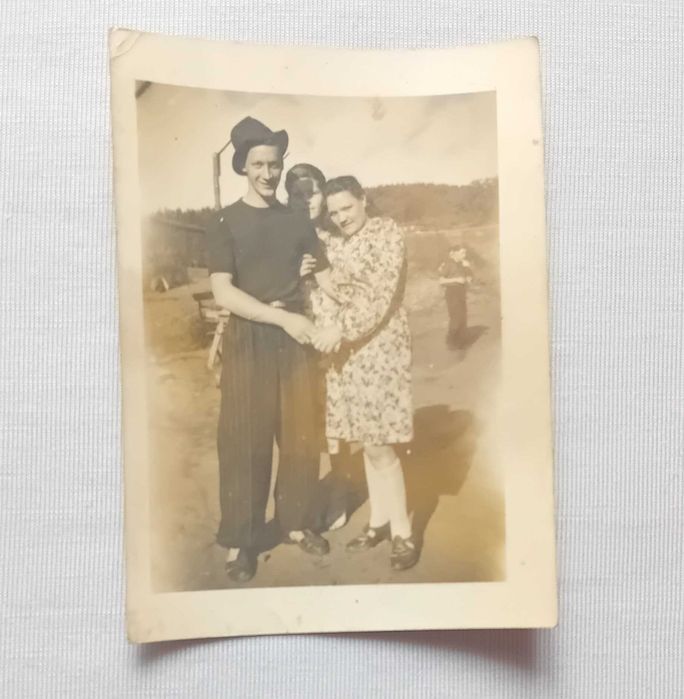 Zestaw fotografii przedstawiających więźniów obozu koncen. Hirzenhain.