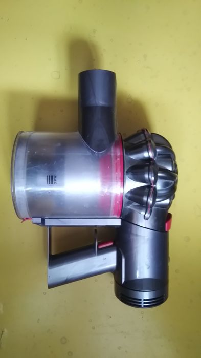 Dyson V7 беспроводной пылесос