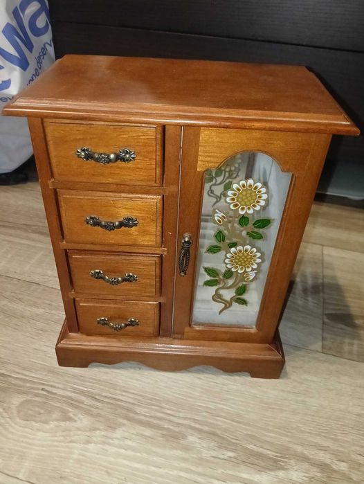 Деревянная винтажная шкатулка