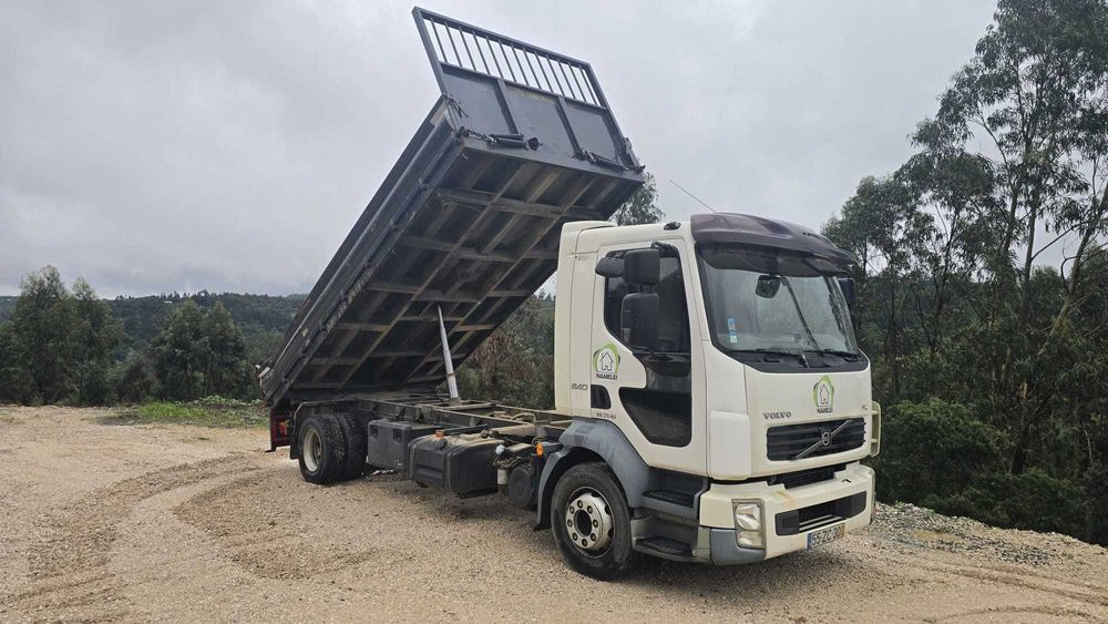 Camião 12T VOLVO FL240