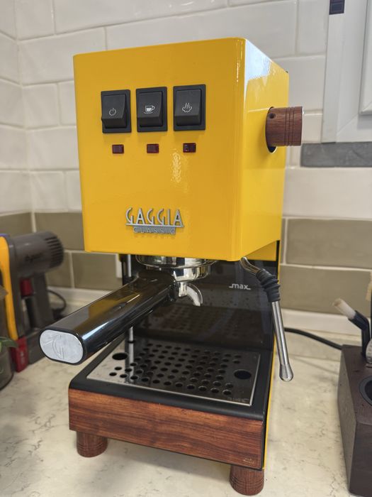 Gaggia Classic Pro Evo – Edição Amarela com Custom Wood em Bubinga