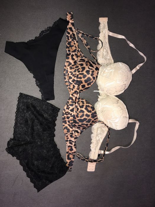 Бюстгалтер 2 шт + труси 2 шт б/у