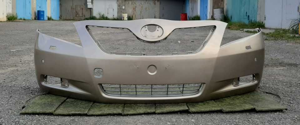 Бампер Тойота Камри 40 Окрашенный в цвет авто