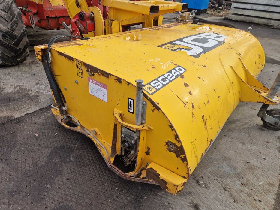 Щітка комунальна JCB SC240, підмітальна, замітальна з бункером