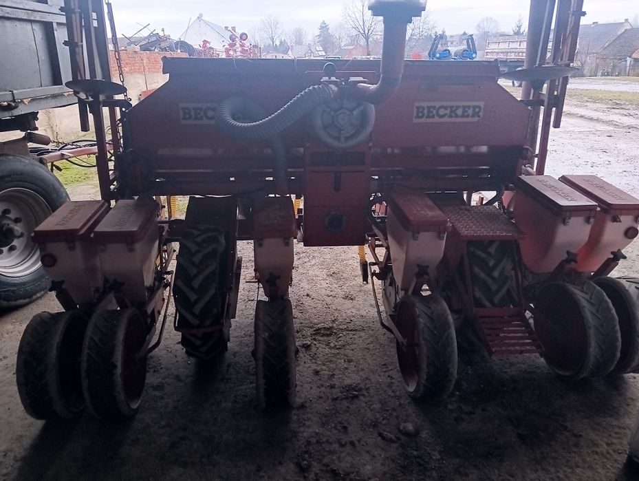 Siewnik kukurydzy Becker