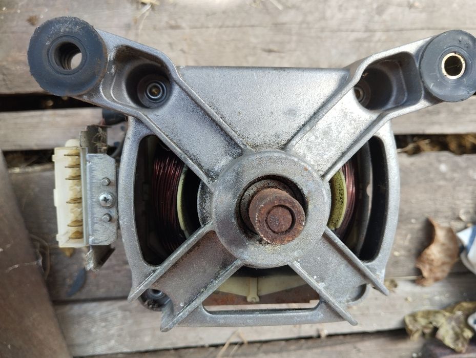 Двигун стіралки Indesit ws105tx