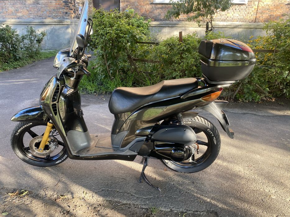 Honda sh 150.