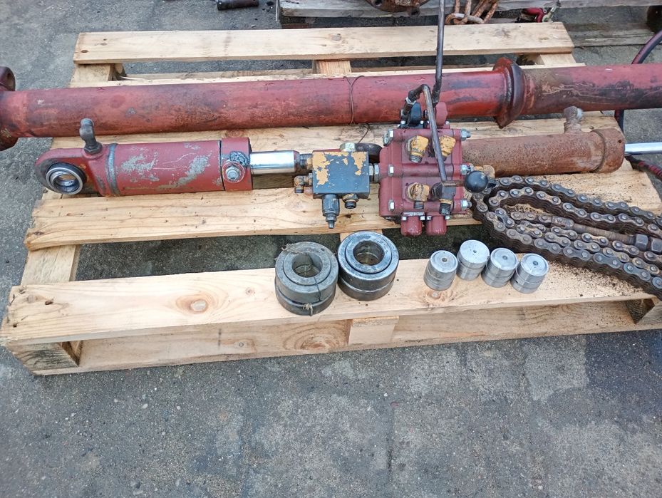 Siłownik masztu rolki rozdzielacz łańcuchy karetka gpw