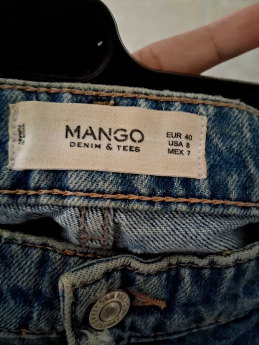 Calça Mango,com blusa Zara.