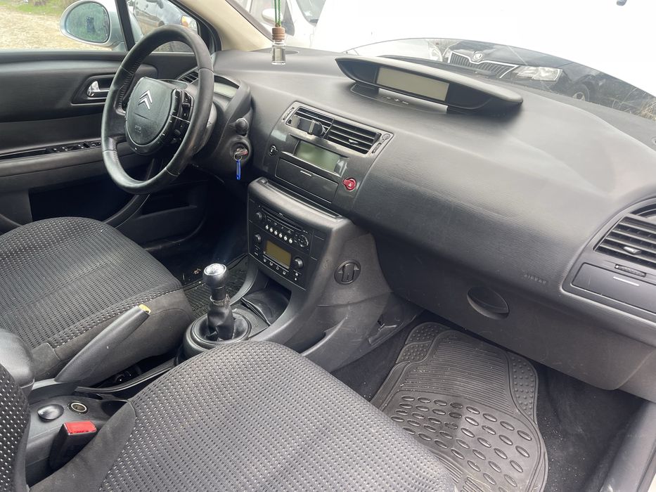 Citroen c4 acidentado a andar