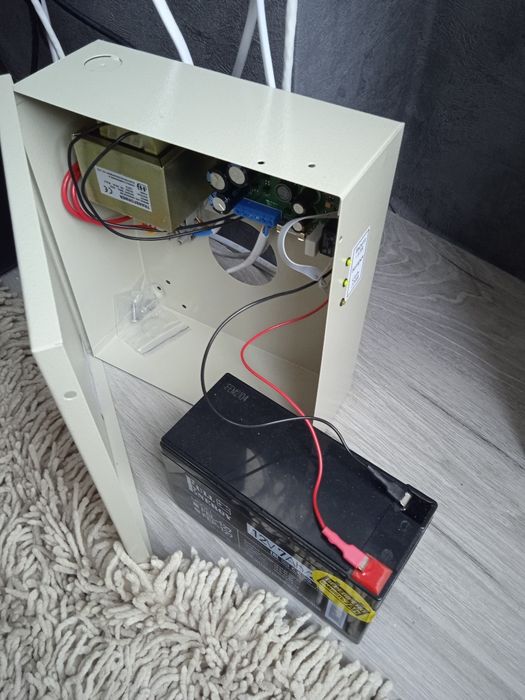 Блок бесперебойного питания 12В для роутера или сигнализации