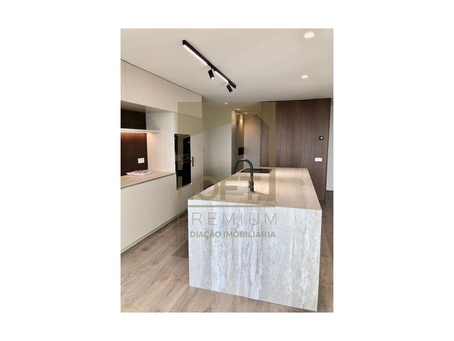 Apartamento T2 de Luxo c/ Vista Cidade e Parque em Guimarães