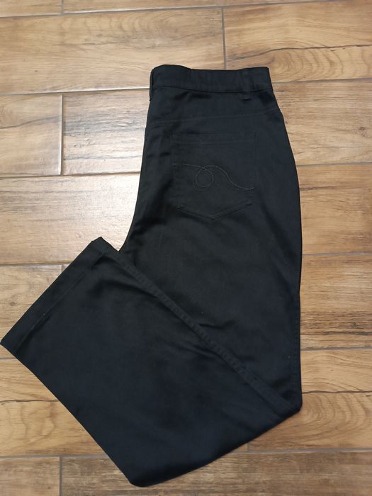Czarne spodnie firmy Cecilia classics rozmiar 44