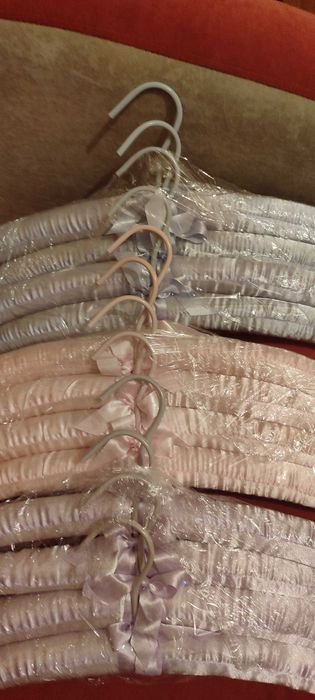 Вішачки-плечики атласні