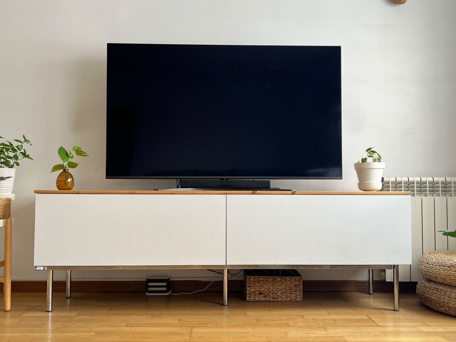 Movel de televisao restaurado