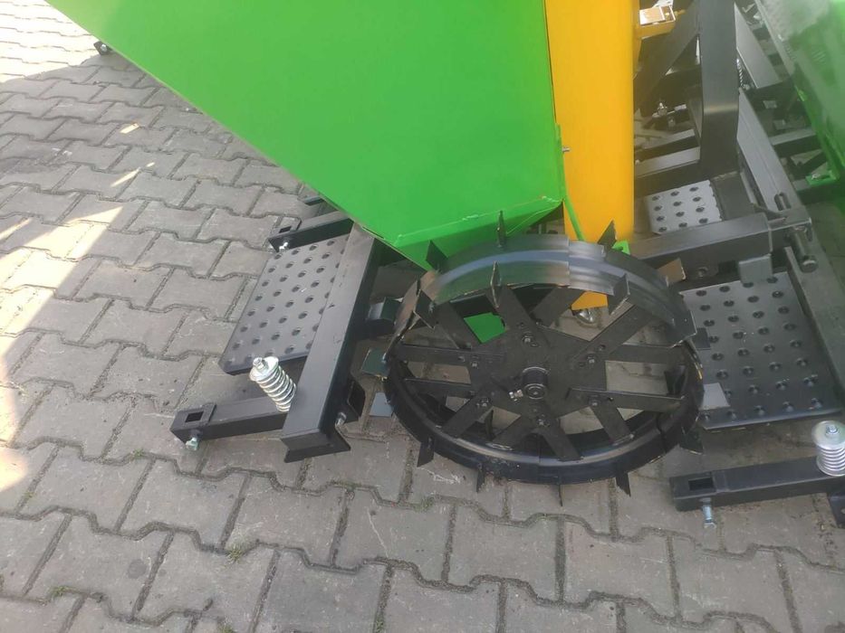 Картоплесаджалка Bomet на мінітрактор Т25 Т40 МТЗ ЮМЗ