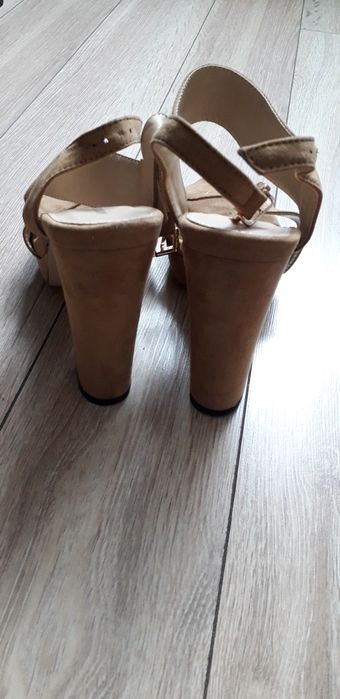 Buty na obcasie - marki House - rozmiar 36