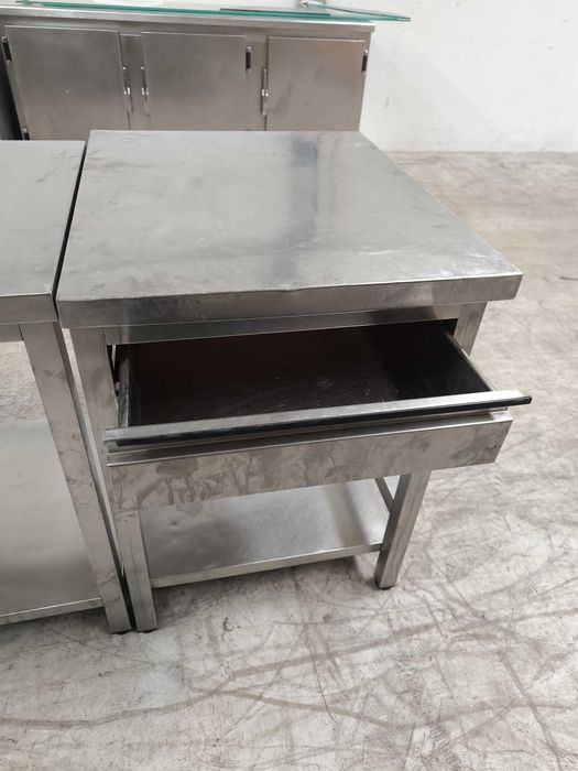 Movel em inox com gaveta