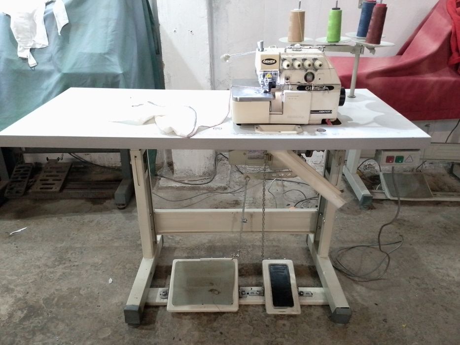 Оверлок професійний 4-x ниточний