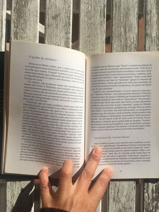 Um mundo que devora as suas crianças