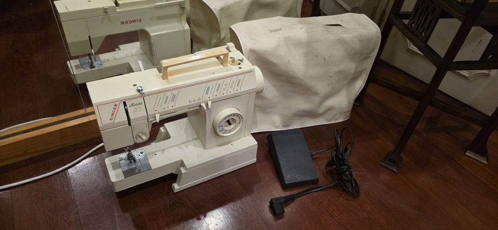 Máquina de costura singer 5805C