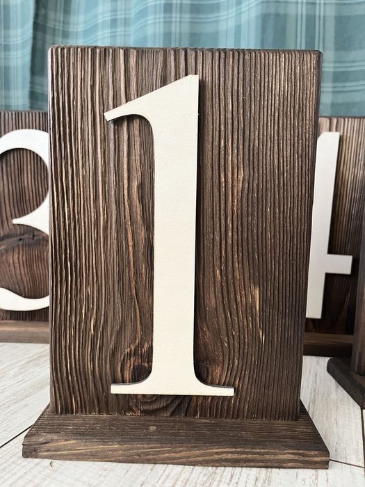 Drewniane tabliczki numery na stoły