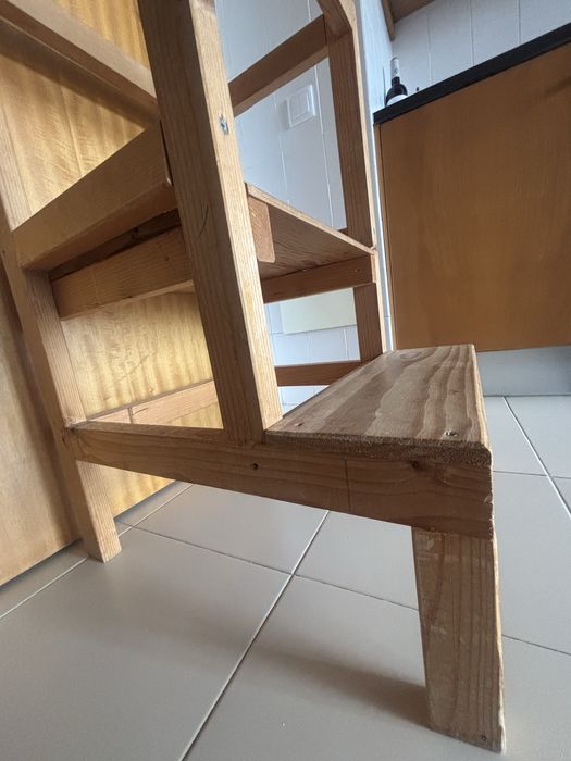 Torre de aprendizagem de madeira