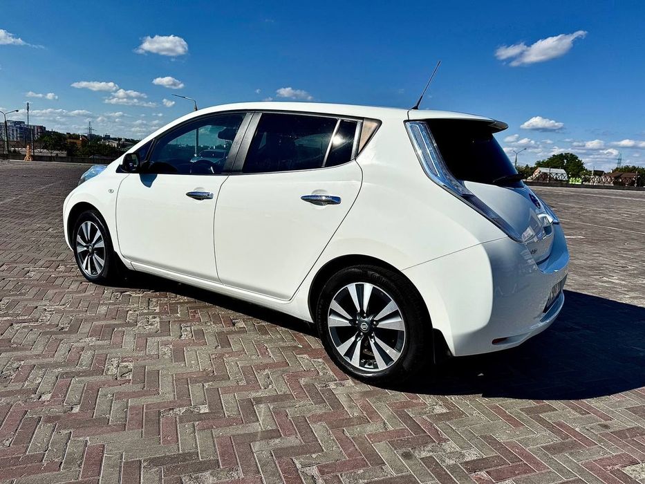 електромобіль Nissan leaf 30квт