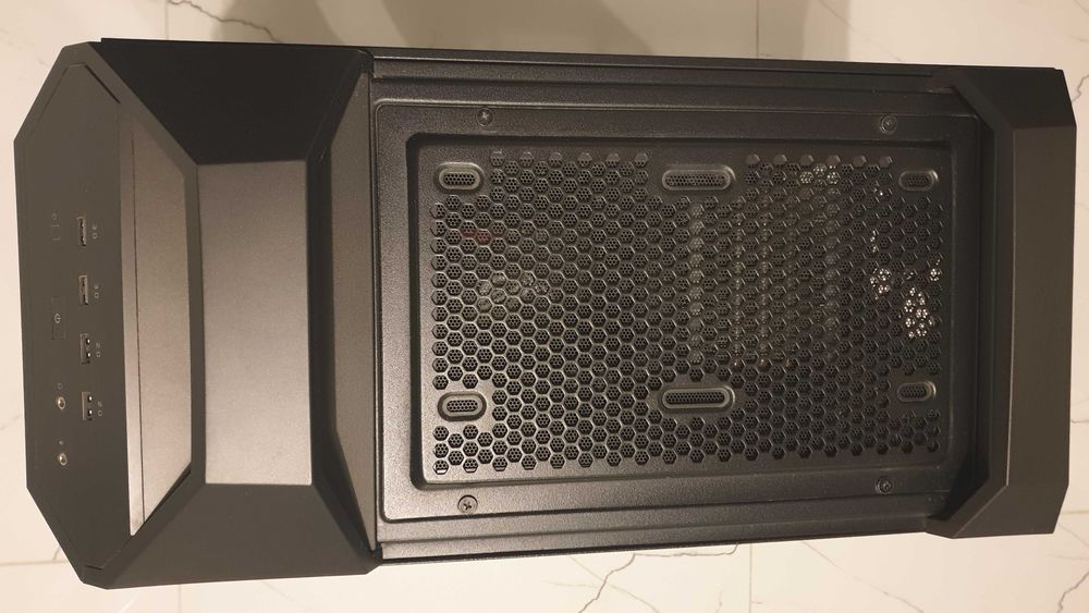 Dobry PCet (ROGstrix 1070 DDR4 16gb, Ryzen 1800x, TaiChi x470, SSD..