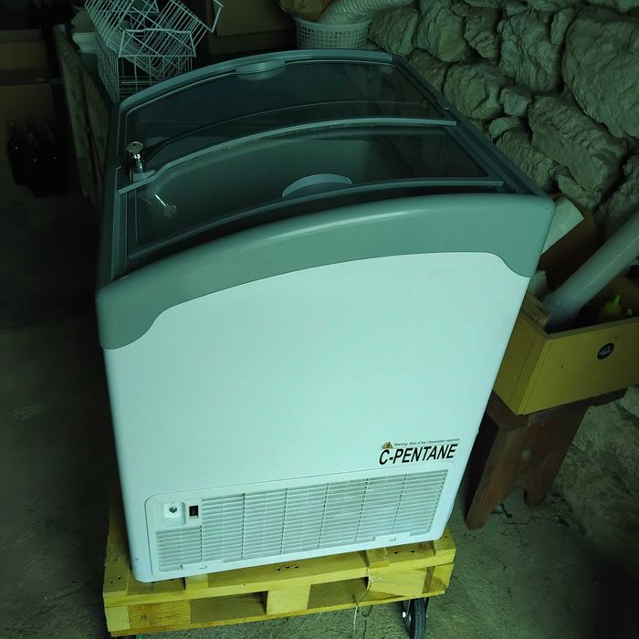 Congelador / Vitrine de Gelados Tefcold COMO NOVO – Ideal para Comércio / Mercados – Com Garantia