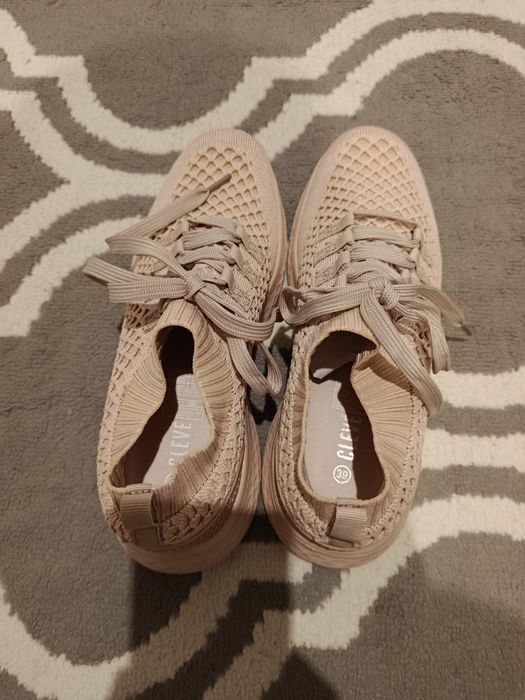 Sneakersy w rozmiarze 39