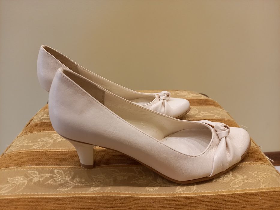 Buty ślubne ekri, wizytowe, czółenka rozm. 34,35