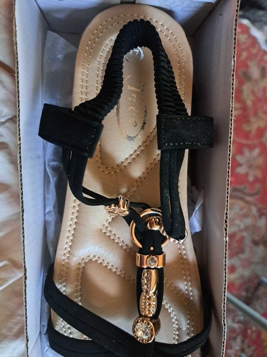 Sprzedam sandały nowe damskie roz.37