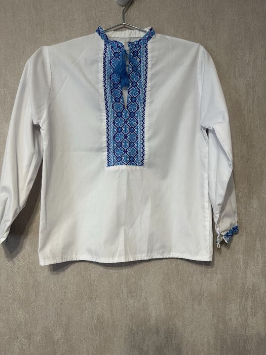 Продам вишиванку для хлопчика на 9 , 10 років