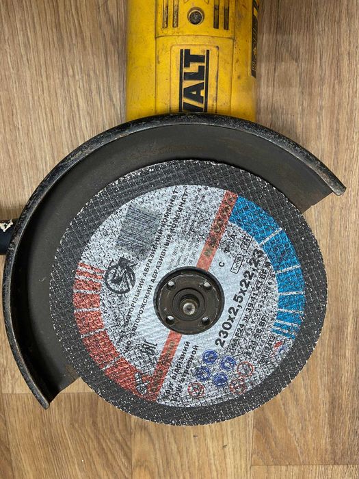 Болгарка Dewalt DWE492