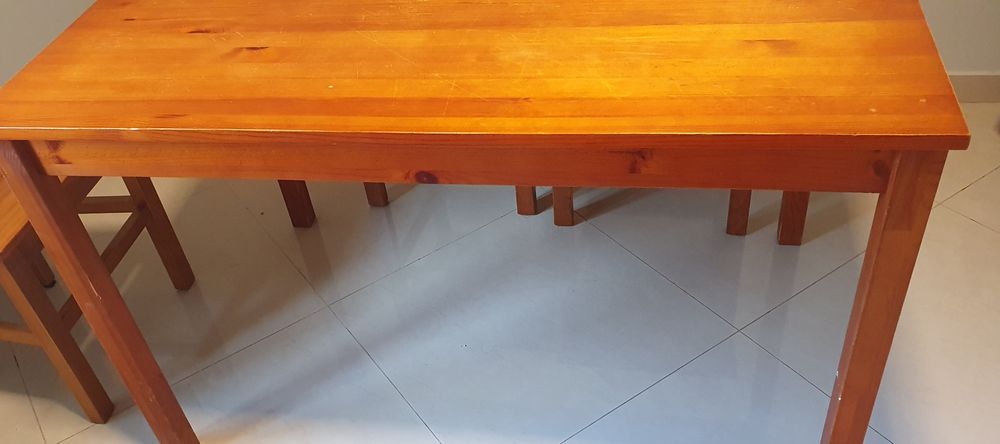 Mesa de cozinha em madeira