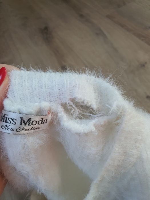 Sweter zimowy biały