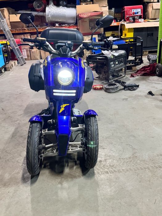 2 аккумулятори. Doohan Goodyear Ego 2. Скутер