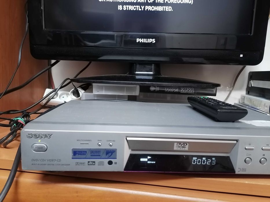 Odtwarzacz CD/DVD Sony DVP-NS400D pilot