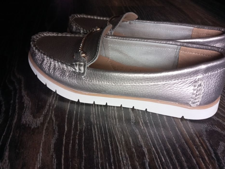 Шкіряні сріблясті балетки-макасини