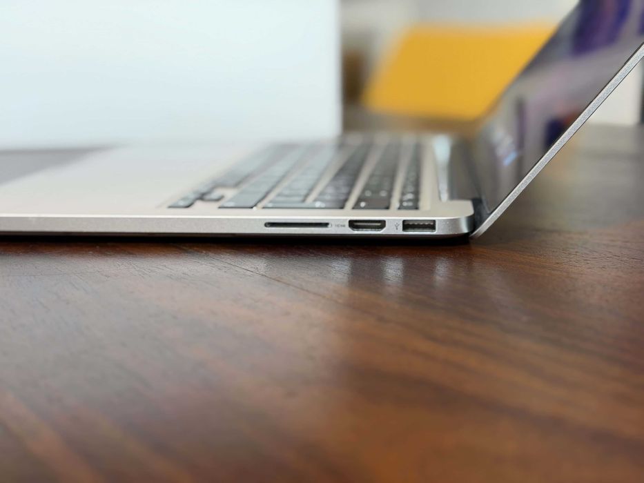 MacBook Pro 13” Retina Early 2015 · i5 · 8GB · Caixa Original