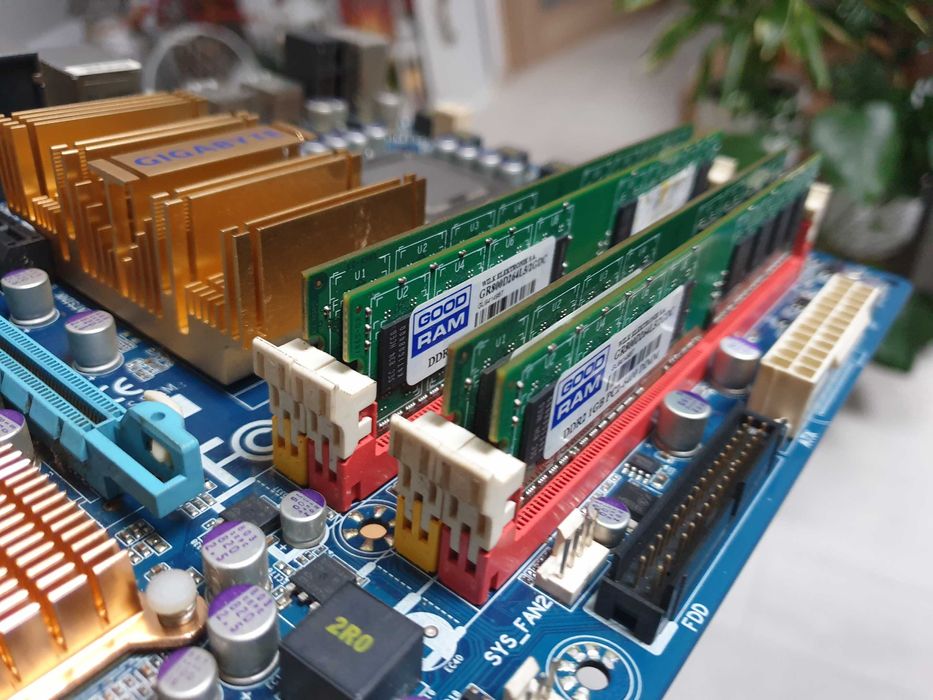 Płyta główna Gigabyte GA-EP35-DS3 (rev. 2.1) 4Gb Ram DDR2 intel E8500